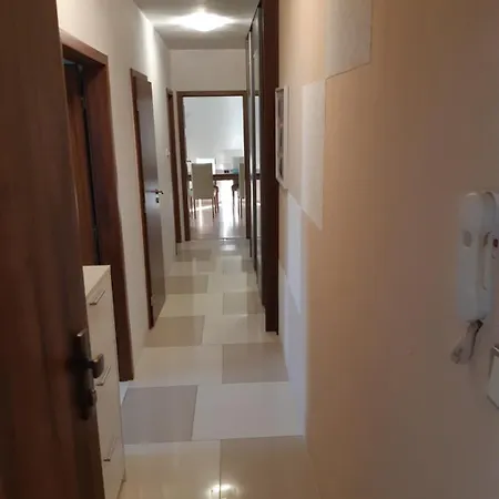 Apartman U Stadionu Apartment